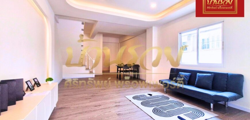 ทาวน์เฮ้าส์ 2 ชั้น หมู่บ้านทรัพย์มั่นคง 3 #หลังมุม บางบ่อ ใกล้ทางด่วนพิเศษบูรพาวิถี รีโนเวทใหม่พร้อมเข้าอยู่