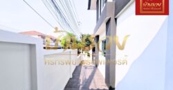 ทาวน์เฮ้าส์ 2 ชั้น หมู่บ้านทรัพย์มั่นคง 3 #หลังมุม บางบ่อ ใกล้ทางด่วนพิเศษบูรพาวิถี รีโนเวทใหม่พร้อมเข้าอยู่