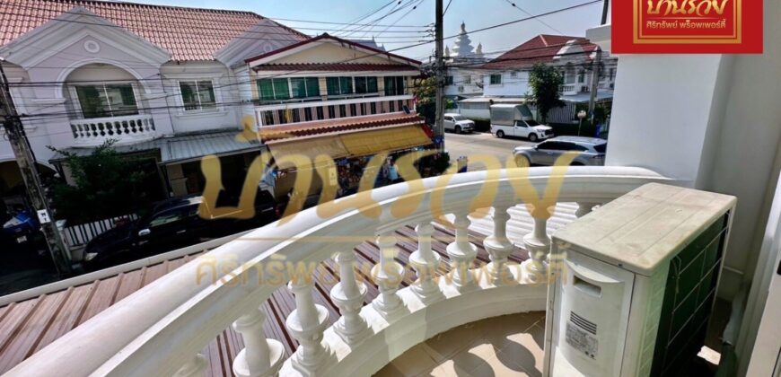 ทาวน์เฮ้าส์ 2 ชั้น หมู่บ้านนิรันดร์วิลล์ 10 ซอยวัดศรีวารีน้อย บางนา กม.18 ใกล้มหาลัยหัวเฉียว รีโนเวทใหม่