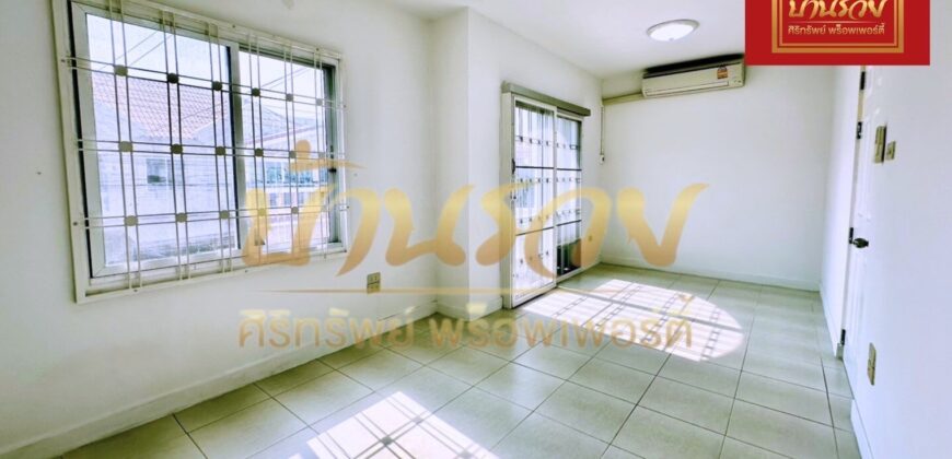 ทาวน์เฮ้าส์ 2 ชั้น หมู่บ้านนิรันดร์วิลล์ 10 ซอยวัดศรีวารีน้อย บางนา กม.18 ใกล้มหาลัยหัวเฉียว รีโนเวทใหม่