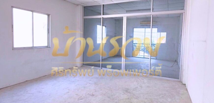 ตึกแถว 3 ชั้น #หลังมุมถนนเมนหลัก เหมาะทำอ๊อฟฟิต หรือ ค้าขาย หมู่บ้านสรณ์สิริ เทพารักษ์-แพรกษา ใกล้ทางด่วนกาญจนาฯ รีโนเวทใหม่ทั้งหลัง พร้อมอยู่อาศัย