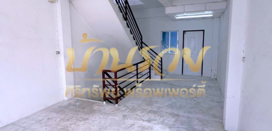 ตึกแถว 3 ชั้น #หลังมุมถนนเมนหลัก เหมาะทำอ๊อฟฟิต หรือ ค้าขาย หมู่บ้านสรณ์สิริ เทพารักษ์-แพรกษา ใกล้ทางด่วนกาญจนาฯ รีโนเวทใหม่ทั้งหลัง พร้อมอยู่อาศัย