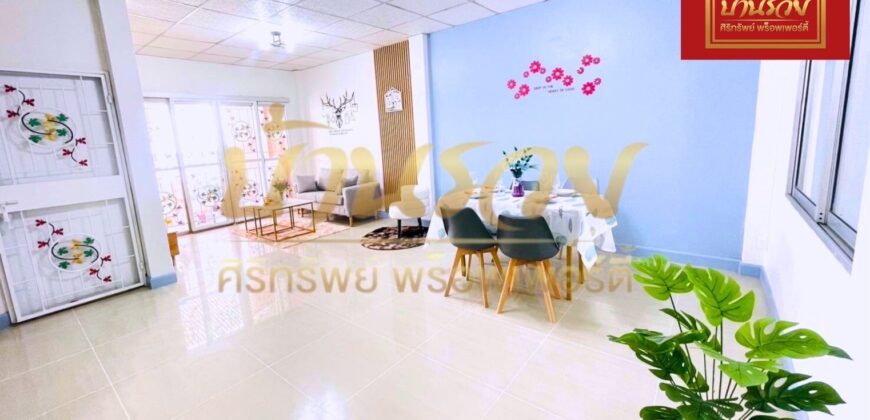 ทาวน์เฮ้าส์ 2 ชั้น หมู่บ้านชายคลอง ต้นซอย เทพารักษ์ กม.25 (ซอยคิงคอง) ใกล้นิคมบางพลี บ้านรีโนเวทใหม่ ตกแต่งพร้อมเข้าอยู่