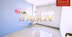 ทาวน์เฮ้าส์ 2 ชั้น หมู่บ้านชายคลอง ต้นซอย เทพารักษ์ กม.25 (ซอยคิงคอง) ใกล้นิคมบางพลี บ้านรีโนเวทใหม่ ตกแต่งพร้อมเข้าอยู่