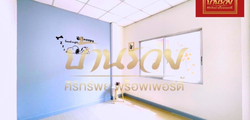 ทาวน์เฮ้าส์ 2 ชั้น หมู่บ้านชายคลอง ต้นซอย เทพารักษ์ กม.25 (ซอยคิงคอง) ใกล้นิคมบางพลี บ้านรีโนเวทใหม่ ตกแต่งพร้อมเข้าอยู่