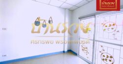 ทาวน์เฮ้าส์ 2 ชั้น หมู่บ้านชายคลอง ต้นซอย เทพารักษ์ กม.25 (ซอยคิงคอง) ใกล้นิคมบางพลี บ้านรีโนเวทใหม่ ตกแต่งพร้อมเข้าอยู่