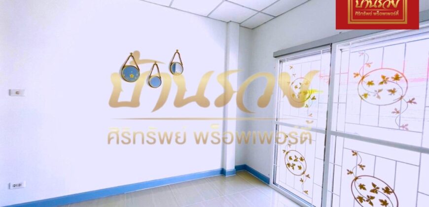 ทาวน์เฮ้าส์ 2 ชั้น หมู่บ้านชายคลอง ต้นซอย เทพารักษ์ กม.25 (ซอยคิงคอง) ใกล้นิคมบางพลี บ้านรีโนเวทใหม่ ตกแต่งพร้อมเข้าอยู่