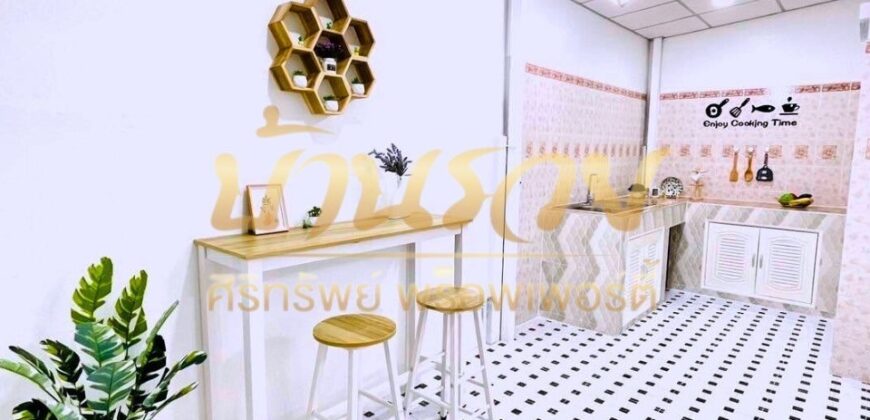 ทาวน์เฮ้าส์ 2 ชั้น หมู่บ้านชายคลอง ต้นซอย เทพารักษ์ กม.25 (ซอยคิงคอง) ใกล้นิคมบางพลี บ้านรีโนเวทใหม่ ตกแต่งพร้อมเข้าอยู่