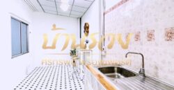 ทาวน์เฮ้าส์ 2 ชั้น หมู่บ้านชายคลอง ต้นซอย เทพารักษ์ กม.25 (ซอยคิงคอง) ใกล้นิคมบางพลี บ้านรีโนเวทใหม่ ตกแต่งพร้อมเข้าอยู่