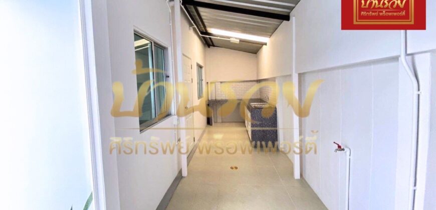 ทาวน์เฮ้าส์ 2 ชั้น หลังมุม หมู่บ้านนิรันดร์วิลล์ 12 ซอยวัดศรีวารีน้อย (บางนา-ตราด กม.8) บ้านรีโนเวทใหม่