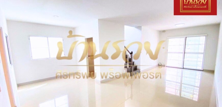 ทาวน์เฮ้าส์ 2 ชั้น หลังมุม หมู่บ้านนิรันดร์วิลล์ 12 ซอยวัดศรีวารีน้อย (บางนา-ตราด กม.8) บ้านรีโนเวทใหม่