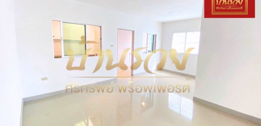 ทาวน์เฮ้าส์ 2 ชั้น หลังมุม หมู่บ้านนิรันดร์วิลล์ 12 ซอยวัดศรีวารีน้อย (บางนา-ตราด กม.8) บ้านรีโนเวทใหม่