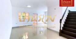 ทาวน์เฮ้าส์ 2 ชั้น หลังมุม หมู่บ้านนิรันดร์วิลล์ 12 ซอยวัดศรีวารีน้อย (บางนา-ตราด กม.8) บ้านรีโนเวทใหม่