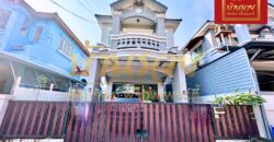 บ้านแฝด 2 ชั้น หมู่บ้านนันทนา การ์เด้นท์ ซอย6 บางปลา 22 ใกล้รพ.จุฬารัตน์ 3