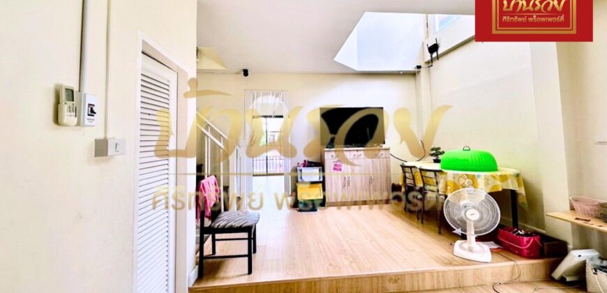 บ้านแฝด 2 ชั้น หมู่บ้านนันทนา การ์เด้นท์ ซอย6 บางปลา 22 ใกล้รพ.จุฬารัตน์ 3