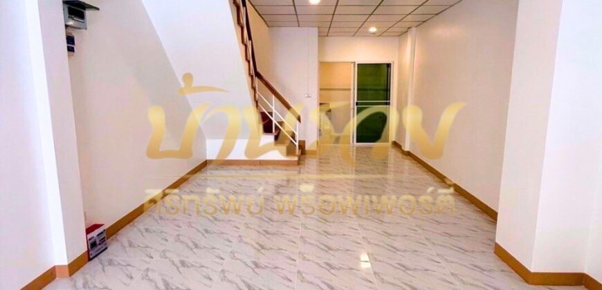 ทาวน์เฮ้าส์ 2 ชั้น หมู่บ้านเทพารักษ์ ใกล้ทางขึ้นลงทางด่วนกาญจนาฯ บ้านรีโนเวทใหม่ทั้งหลัง ยื่นกู้ได้ทุกอาชีพ