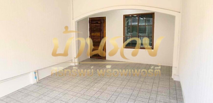 ทาวน์เฮ้าส์ 2 ชั้น หมู่บ้านพฤกษา 28/1 ถนนแพรกษา ใกล้นิคมอุตสาหกรรมบางปู บ้านรีโนเวทใหม่ พร้อมเข้าอยู่