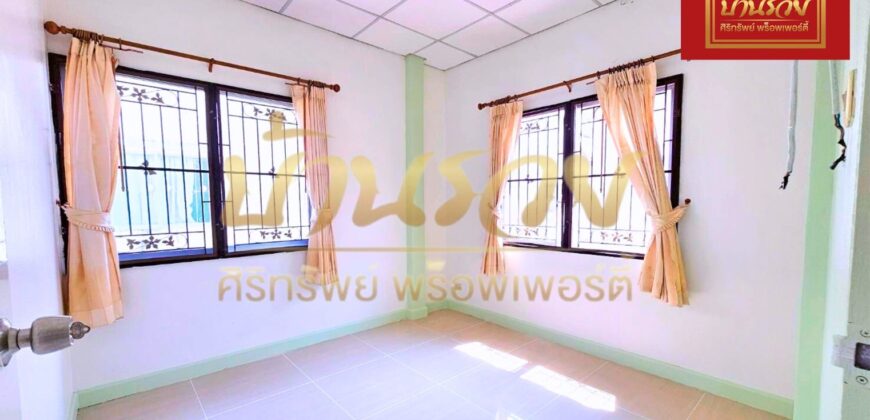 ทาวน์เฮ้าส์ 2 ชั้น หมู่บ้านชายคลอง หลังมุม เทพารักษ์ กม.25 (ซอยคิงคอง) ใกล้นิคมบางพลี บ้านรีโนเวทใหม่ ตกแต่งพร้อมเข้าอยู่