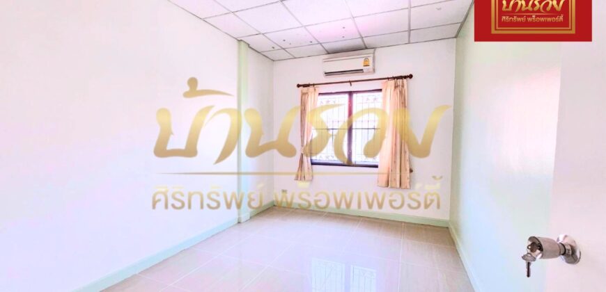 ทาวน์เฮ้าส์ 2 ชั้น หมู่บ้านชายคลอง หลังมุม เทพารักษ์ กม.25 (ซอยคิงคอง) ใกล้นิคมบางพลี บ้านรีโนเวทใหม่ ตกแต่งพร้อมเข้าอยู่