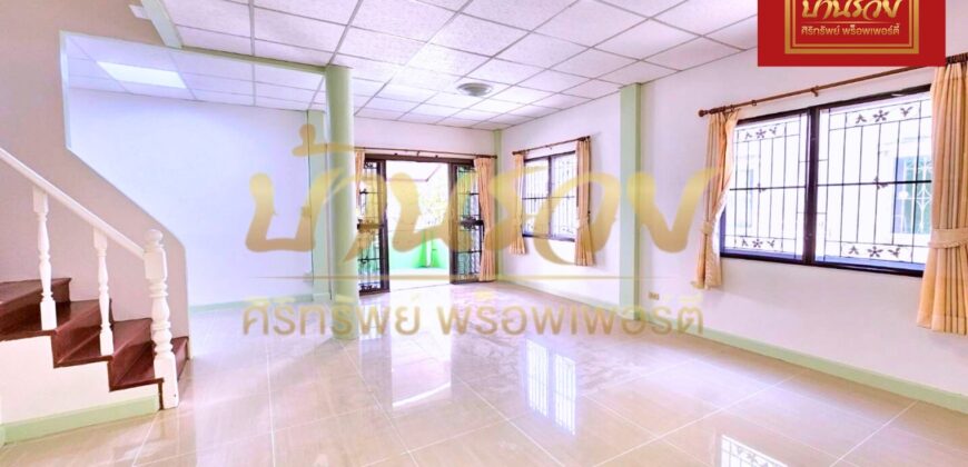 ทาวน์เฮ้าส์ 2 ชั้น หมู่บ้านชายคลอง หลังมุม เทพารักษ์ กม.25 (ซอยคิงคอง) ใกล้นิคมบางพลี บ้านรีโนเวทใหม่ ตกแต่งพร้อมเข้าอยู่