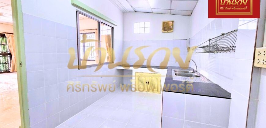 ทาวน์เฮ้าส์ 2 ชั้น หมู่บ้านชายคลอง หลังมุม เทพารักษ์ กม.25 (ซอยคิงคอง) ใกล้นิคมบางพลี บ้านรีโนเวทใหม่ ตกแต่งพร้อมเข้าอยู่