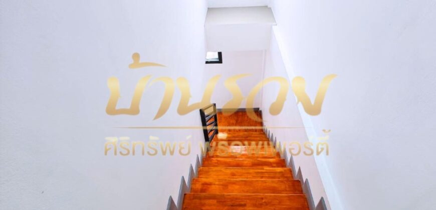 อาคารพาณิชย์ 2 ชั้น ซอยอุดมเดช ใกล้สถานีรถไฟฟ้านายเรือ รีโนเวทใหม่ทั้งหลัง ตกพร้อมเข้าอยู่