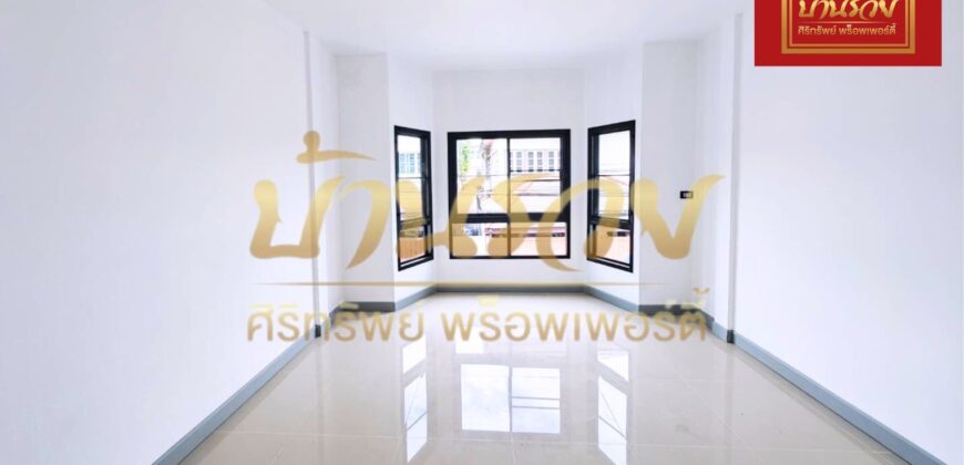 อาคารพาณิชย์ 2 ชั้น ซอยอุดมเดช ใกล้สถานีรถไฟฟ้านายเรือ รีโนเวทใหม่ทั้งหลัง ตกพร้อมเข้าอยู่