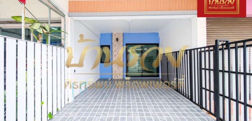 อาคารพาณิชย์ 2 ชั้น ซอยอุดมเดช ใกล้สถานีรถไฟฟ้านายเรือ รีโนเวทใหม่ทั้งหลัง ตกพร้อมเข้าอยู่