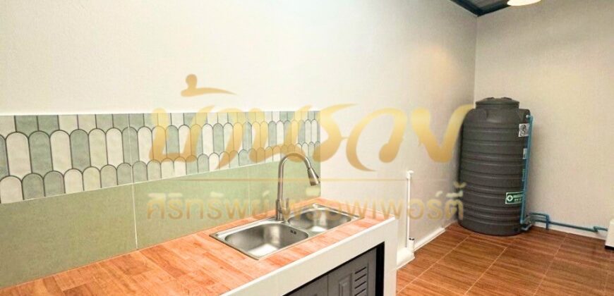 ทาวน์เฮ้าส์ 2 ชั้น หมู่บ้าน เจซิตี้ เเพรกษา ใกล้โรงเรียนสารสาสน์สมุทรปราการ รีโนเวทใหม่ พร้อมเข้าอยู่