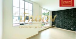 ทาวน์เฮ้าส์ 2 ชั้น หมู่บ้าน เจซิตี้ เเพรกษา ใกล้โรงเรียนสารสาสน์สมุทรปราการ รีโนเวทใหม่ พร้อมเข้าอยู่