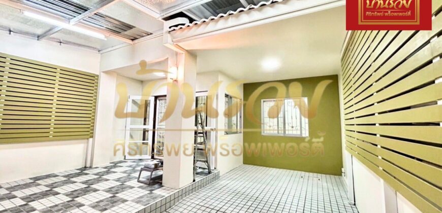 ทาวน์เฮ้าส์ 2 ชั้น หมู่บ้านพนาสนธิ์ วิลล่า สุวรรณภูมิ ใกล้ถนนเทพารักษ์ รีโนเวทใหม่ทั้งหลังพร้อมเข้าอยู่