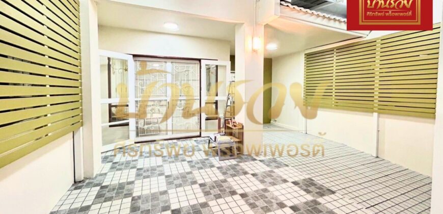 ทาวน์เฮ้าส์ 2 ชั้น หมู่บ้านพนาสนธิ์ วิลล่า สุวรรณภูมิ ใกล้ถนนเทพารักษ์ รีโนเวทใหม่ทั้งหลังพร้อมเข้าอยู่