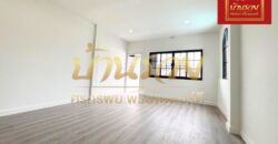 ทาวน์เฮ้าส์ 2 ชั้น #หลังริม ซอยนารถสุนทร 15 บางเมือง แนวรถไฟฟ้า ใกล้โรงเรียนนายเรือ บ้านรีโนเวทตกแต่งใหม่ทั้งหลัง