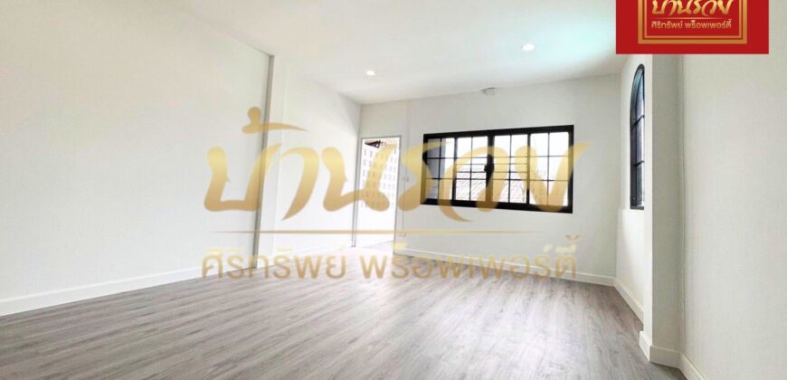 ทาวน์เฮ้าส์ 2 ชั้น #หลังริม ซอยนารถสุนทร 15 บางเมือง แนวรถไฟฟ้า ใกล้โรงเรียนนายเรือ บ้านรีโนเวทตกแต่งใหม่ทั้งหลัง