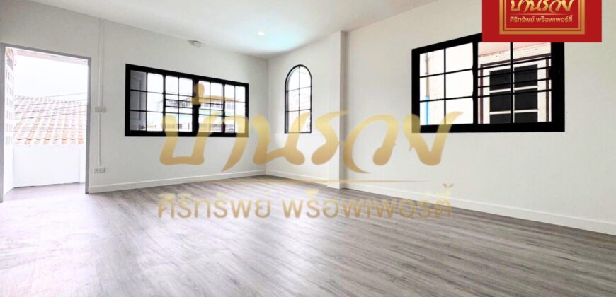 ทาวน์เฮ้าส์ 2 ชั้น #หลังริม ซอยนารถสุนทร 15 บางเมือง แนวรถไฟฟ้า ใกล้โรงเรียนนายเรือ บ้านรีโนเวทตกแต่งใหม่ทั้งหลัง