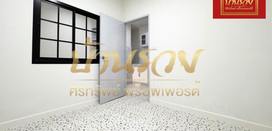 ทาวน์เฮ้าส์ 2 ชั้น #หลังริม ซอยนารถสุนทร 15 บางเมือง แนวรถไฟฟ้า ใกล้โรงเรียนนายเรือ บ้านรีโนเวทตกแต่งใหม่ทั้งหลัง