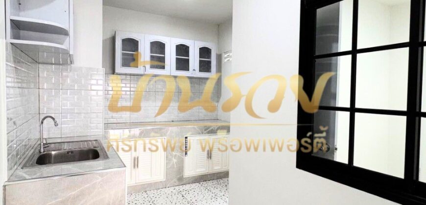 ทาวน์เฮ้าส์ 2 ชั้น #หลังริม ซอยนารถสุนทร 15 บางเมือง แนวรถไฟฟ้า ใกล้โรงเรียนนายเรือ บ้านรีโนเวทตกแต่งใหม่ทั้งหลัง