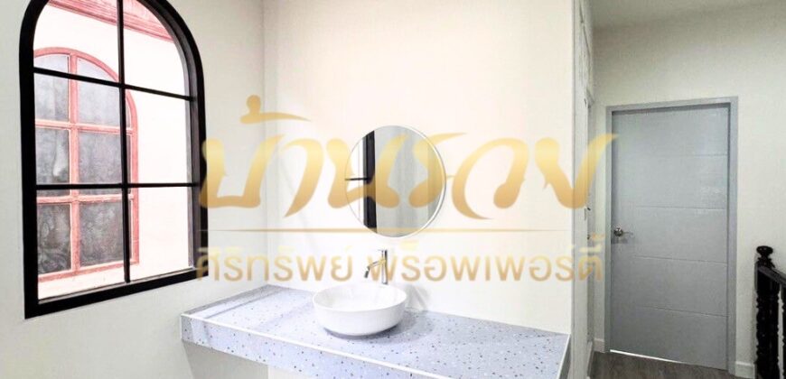 ทาวน์เฮ้าส์ 2 ชั้น #หลังริม ซอยนารถสุนทร 15 บางเมือง แนวรถไฟฟ้า ใกล้โรงเรียนนายเรือ บ้านรีโนเวทตกแต่งใหม่ทั้งหลัง