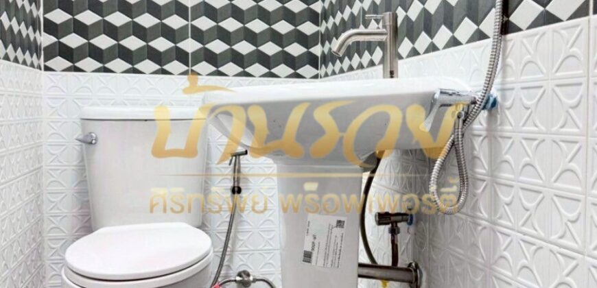 ทาวน์เฮ้าส์ 2 ชั้น หมู่บ้านร่มโพธิ์ ใกล้สี่แยกเทพารักษ์ กม.4 บ้านรีโนเวทใหม่ตกแต่งสวย พร้อมเข้าอยู่อาศัย