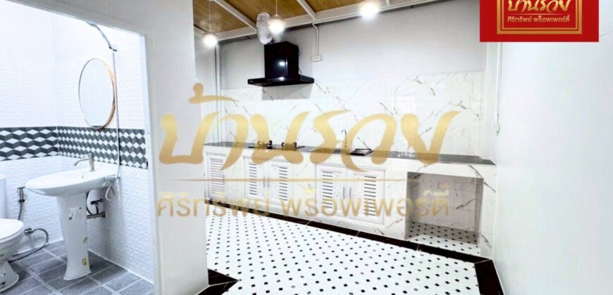 ทาวน์เฮ้าส์ 2 ชั้น หมู่บ้านร่มโพธิ์ ใกล้สี่แยกเทพารักษ์ กม.4 บ้านรีโนเวทใหม่ตกแต่งสวย พร้อมเข้าอยู่อาศัย