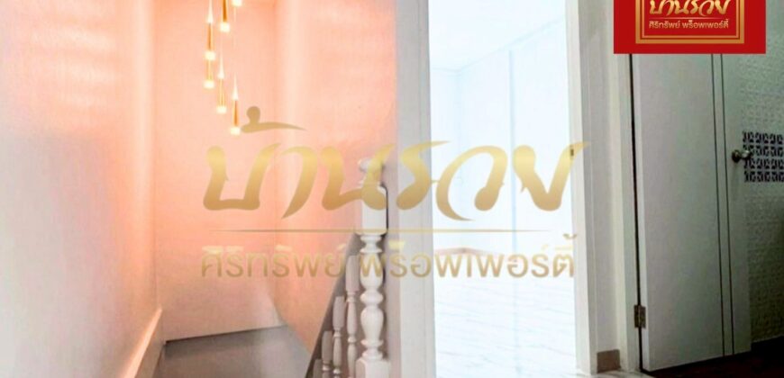 ทาวน์เฮ้าส์ 2 ชั้น หมู่บ้านร่มโพธิ์ ใกล้สี่แยกเทพารักษ์ กม.4 บ้านรีโนเวทใหม่ตกแต่งสวย พร้อมเข้าอยู่อาศัย