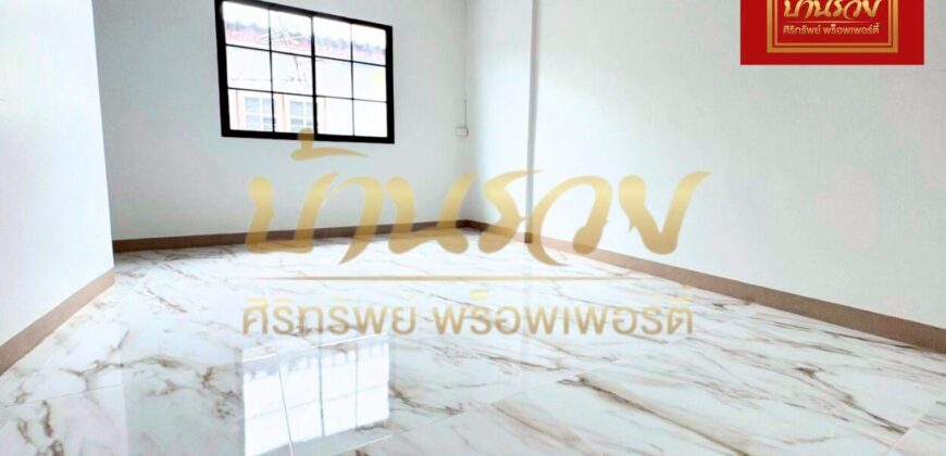 ทาวน์เฮ้าส์ 2 ชั้น หมู่บ้านร่มโพธิ์ ใกล้สี่แยกเทพารักษ์ กม.4 บ้านรีโนเวทใหม่ตกแต่งสวย พร้อมเข้าอยู่อาศัย