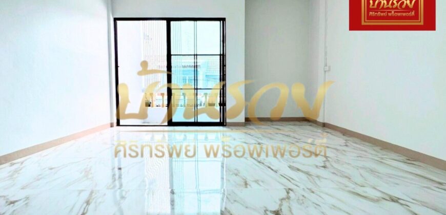 ทาวน์เฮ้าส์ 2 ชั้น หมู่บ้านร่มโพธิ์ ใกล้สี่แยกเทพารักษ์ กม.4 บ้านรีโนเวทใหม่ตกแต่งสวย พร้อมเข้าอยู่อาศัย