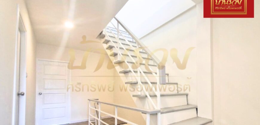 ทาวน์เฮ้าส์ 3 ชั้น หมู่บ้านนิลุบลวิลล์ ใกล้ห้างบิ๊กซีบางพลี บ้านรีโนเวทเปลี่ยนวัสดุใหม่ทั้งหลัง