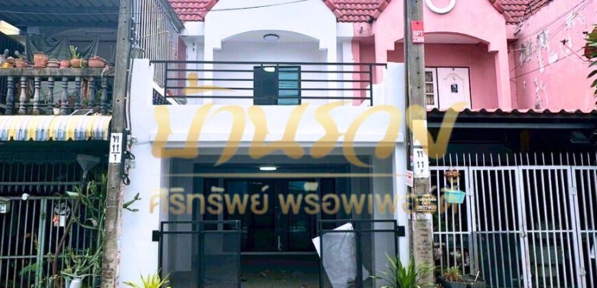 ทาวน์เฮ้าส์ 2 ชั้น หมู่บ้านไกรศักดาวัฒน์ ซอยบางปลา8 ห่างจากถนนเทพารักษ์ 200 เมตร บ้านรีโนเวทใหม่ทั้งหลัง พร้อมเข้าอยู่