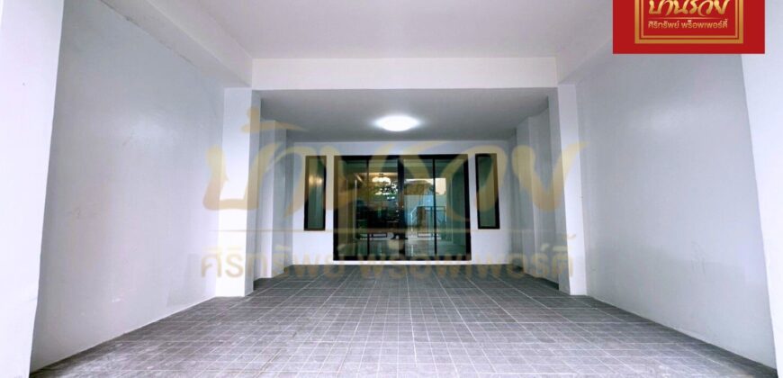 ทาวน์เฮ้าส์ 2 ชั้น หมู่บ้านไกรศักดาวัฒน์ ซอยบางปลา8 ห่างจากถนนเทพารักษ์ 200 เมตร บ้านรีโนเวทใหม่ทั้งหลัง พร้อมเข้าอยู่