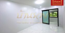 ทาวน์เฮ้าส์ 2 ชั้น หมู่บ้านไกรศักดาวัฒน์ ซอยบางปลา8 ห่างจากถนนเทพารักษ์ 200 เมตร บ้านรีโนเวทใหม่ทั้งหลัง พร้อมเข้าอยู่