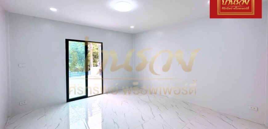 ทาวน์เฮ้าส์ 2 ชั้น หมู่บ้านไกรศักดาวัฒน์ ซอยบางปลา8 ห่างจากถนนเทพารักษ์ 200 เมตร บ้านรีโนเวทใหม่ทั้งหลัง พร้อมเข้าอยู่