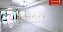 ทาวน์เฮ้าส์ 2 ชั้น หมู่บ้านไกรศักดาวัฒน์ ซอยบางปลา8 ห่างจากถนนเทพารักษ์ 200 เมตร บ้านรีโนเวทใหม่ทั้งหลัง พร้อมเข้าอยู่