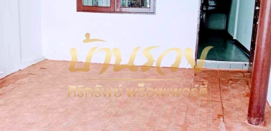 ทาวน์เฮ้าส์ 2 ชั้น หมู่บ้าน นครทอง ซอยมังกร-เทพารักษ์ ใกล้นิคมอุตสาหกรรมบางปู พร้อมเข้าอยู่
